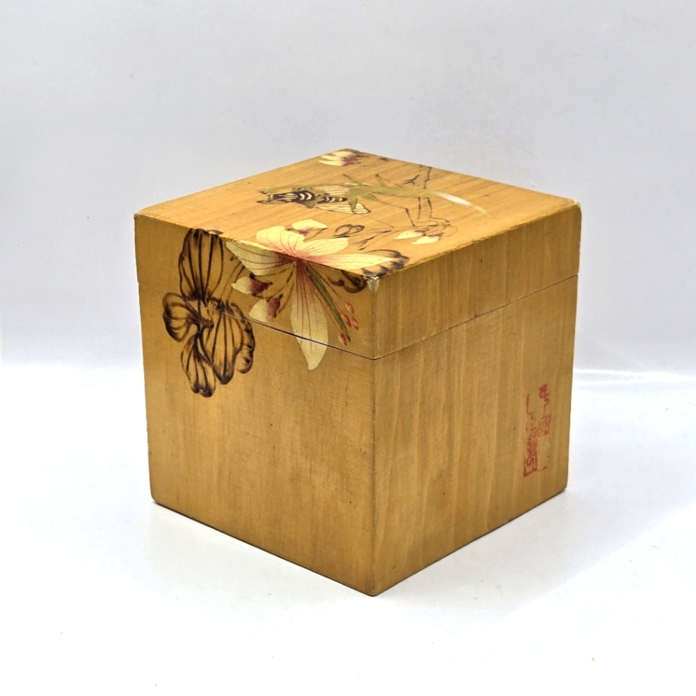 VINTAGE CHINESE SQUARE BAMBOO VENEERED LACQUERED BOX CADDY ROSE HAND PAINTED